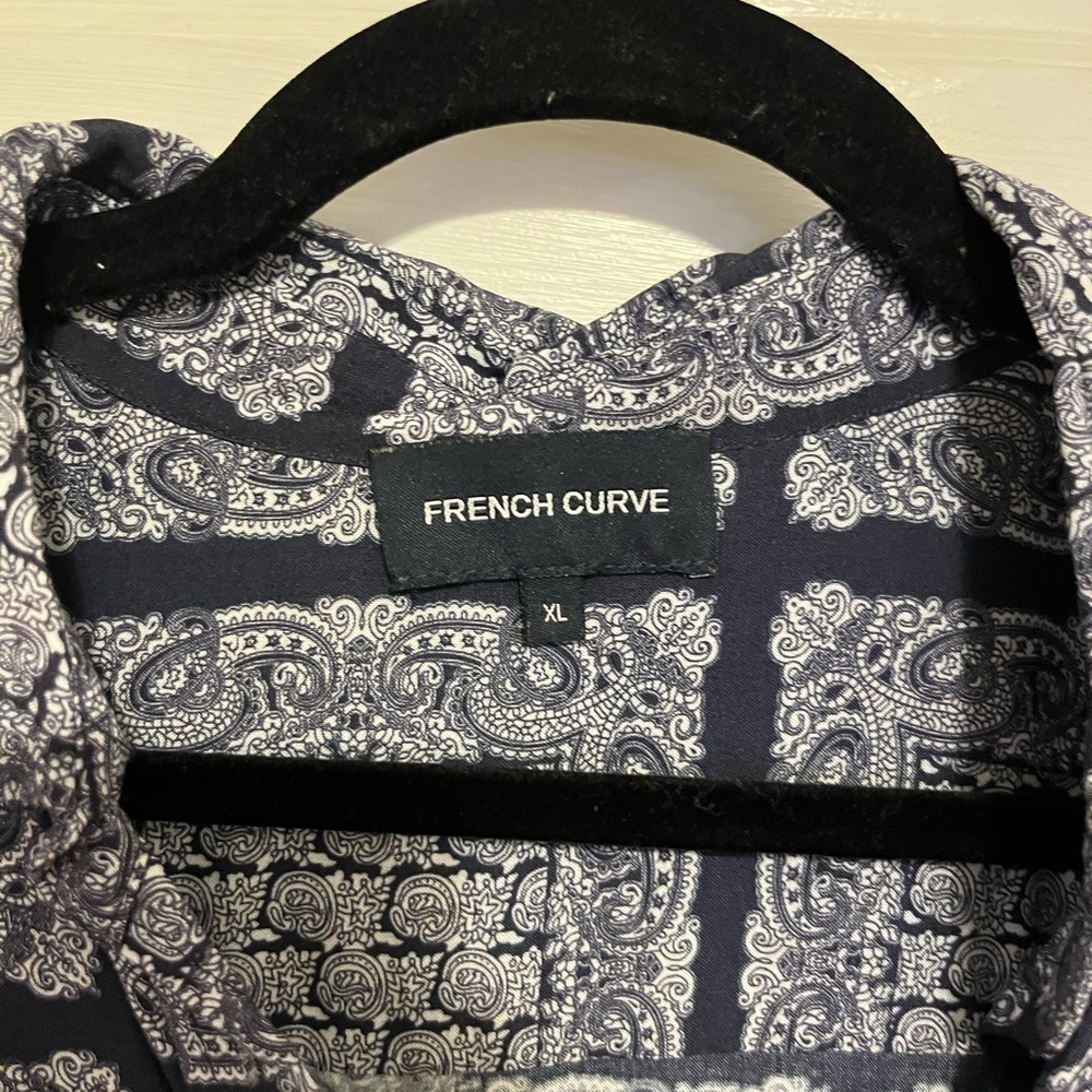 French Curve - Navy and Whitr bandana print button down - XL - Picture 2 of 3